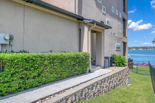 828 Lake View Drive, Montgomery, TX 77356