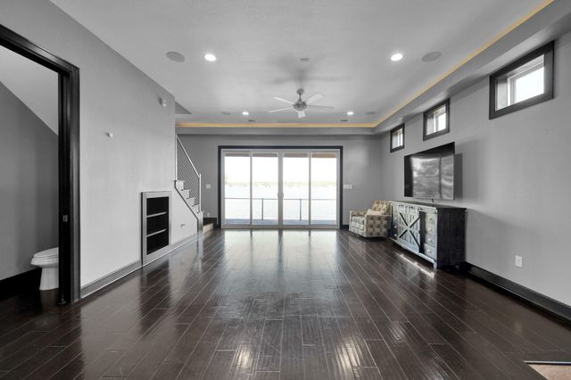 828 Lake View Drive, Montgomery, TX 77356