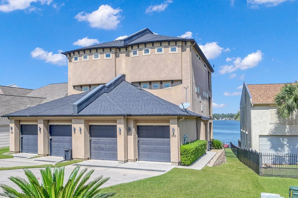 828 Lake View Drive, Montgomery, TX 77356