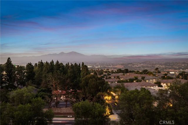 30 Groveside Drive, Aliso Viejo, CA 92656