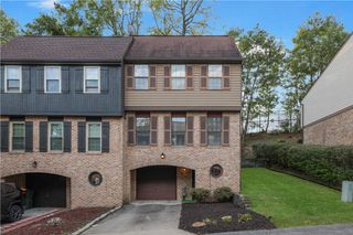 304 Sonnybrook Ct, Bethel Park, PA 15102