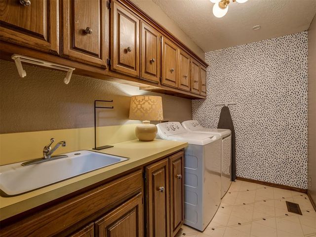 10604 Admiral Drive, Oklahoma City, OK 73162