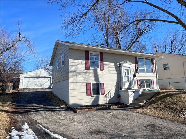 145 Belvedere Drive NW, Cedar Rapids, IA 52405