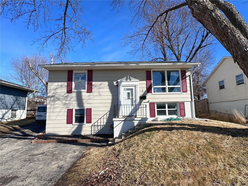 145 Belvedere Drive NW, Cedar Rapids, IA 52405