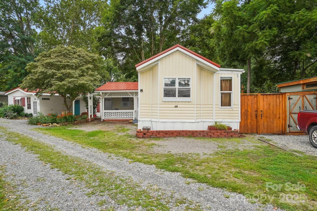 39 Mallard Loop, Waynesville, NC 28785