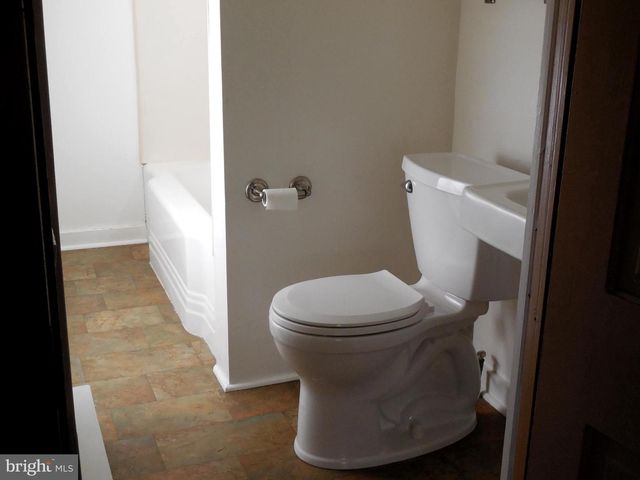 359 W SPRING ST, Woodstock, VA 22664