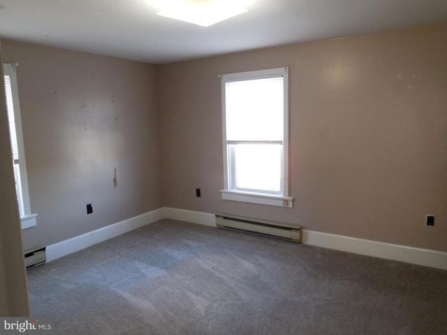 359 W SPRING ST, Woodstock, VA 22664