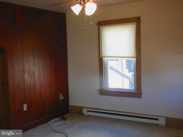 359 W SPRING ST, Woodstock, VA 22664