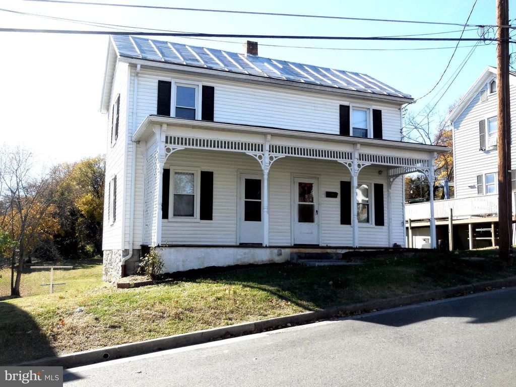 359 W SPRING ST, Woodstock, VA 22664