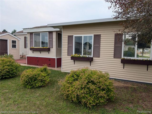 6203 Square Lake Drive Drive, Smiths Creek, MI 48074