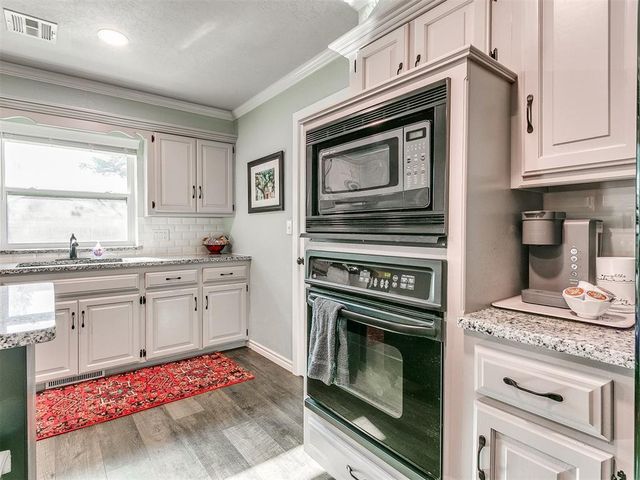 506 Rambling Oaks Drive, Norman, OK 73072