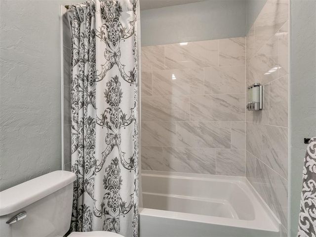 506 Rambling Oaks Drive, Norman, OK 73072