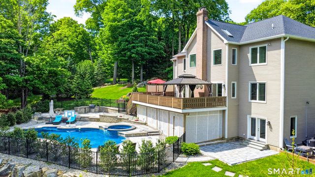 29 Greenleaf Farms Road, Newtown, CT 06470