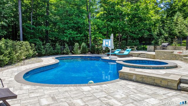29 Greenleaf Farms Road, Newtown, CT 06470