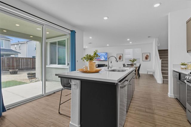 17516 Gemini Ct, Lathrop, CA 95330