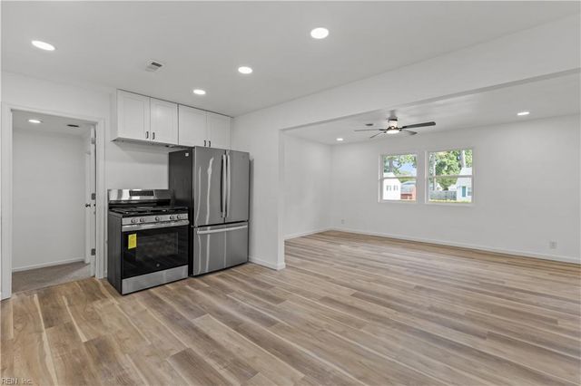 2517 Lynnriver DR, Virginia Beach, VA 23452