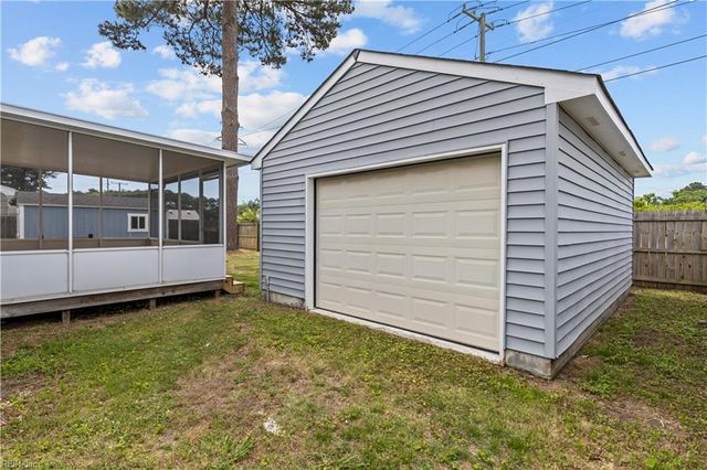 2517 Lynnriver DR, Virginia Beach, VA 23452