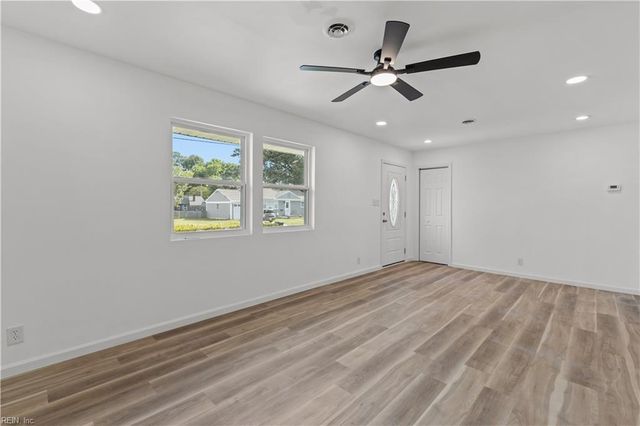 2517 Lynnriver DR, Virginia Beach, VA 23452