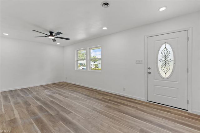 2517 Lynnriver DR, Virginia Beach, VA 23452