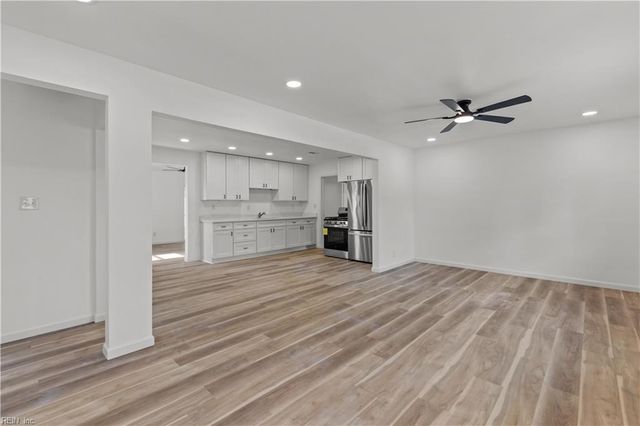 2517 Lynnriver DR, Virginia Beach, VA 23452