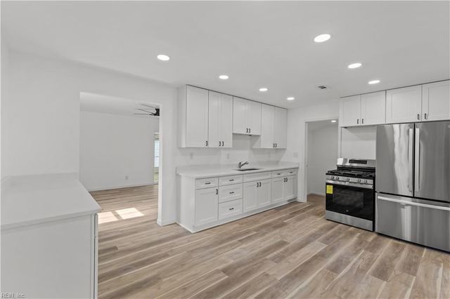 2517 Lynnriver DR, Virginia Beach, VA 23452