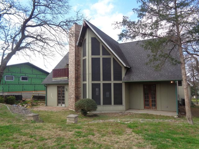 110 Pawnee Trail, Gainesville, TX 76240