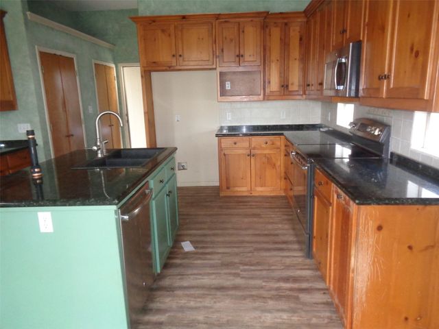 110 Pawnee Trail, Gainesville, TX 76240