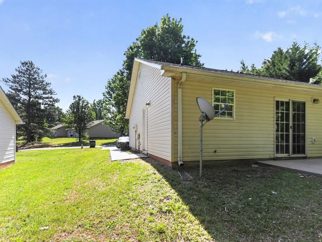 1888 Tamara Way, Spartanburg, SC 29301