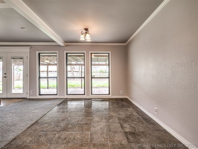 8960 E 16th Place, Tulsa, OK 74112