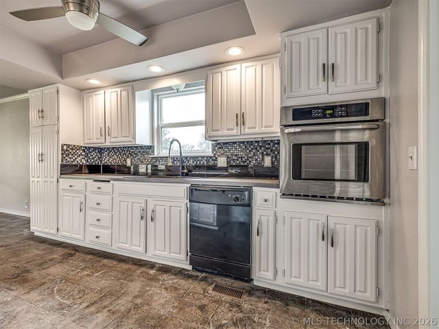 8960 E 16th Place, Tulsa, OK 74112