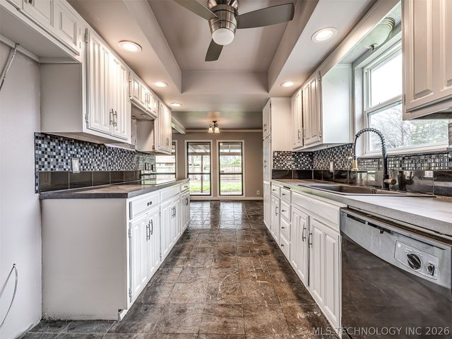 8960 E 16th Place, Tulsa, OK 74112