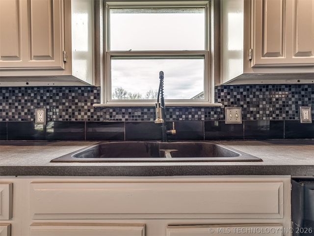 8960 E 16th Place, Tulsa, OK 74112