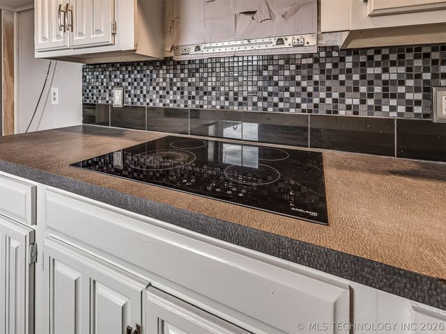 8960 E 16th Place, Tulsa, OK 74112