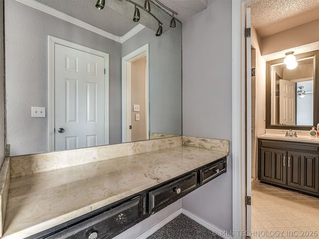 8960 E 16th Place, Tulsa, OK 74112