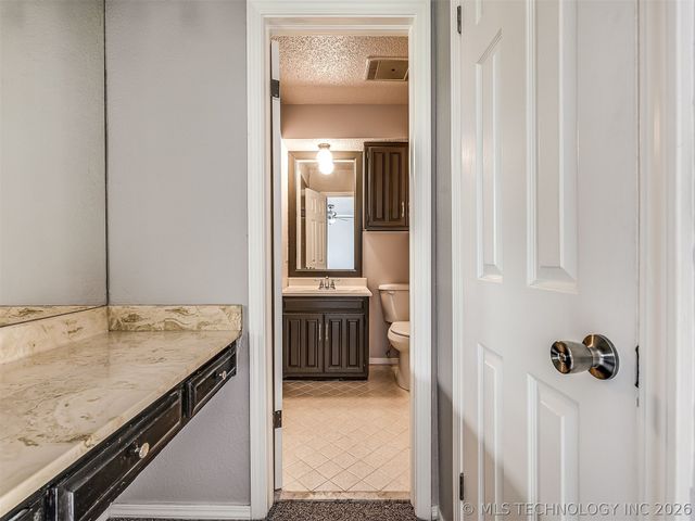 8960 E 16th Place, Tulsa, OK 74112