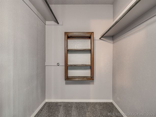 8960 E 16th Place, Tulsa, OK 74112