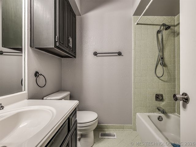 8960 E 16th Place, Tulsa, OK 74112