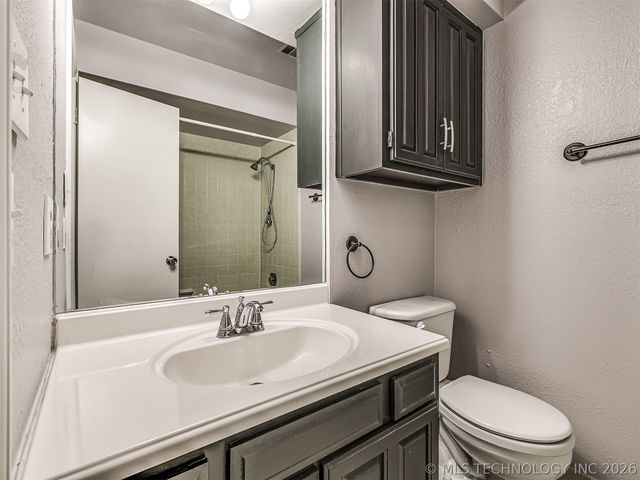 8960 E 16th Place, Tulsa, OK 74112