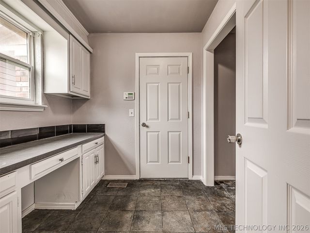 8960 E 16th Place, Tulsa, OK 74112