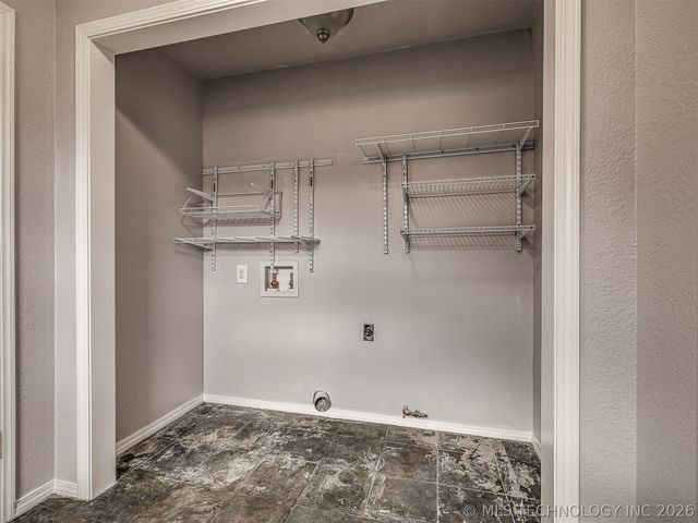 8960 E 16th Place, Tulsa, OK 74112