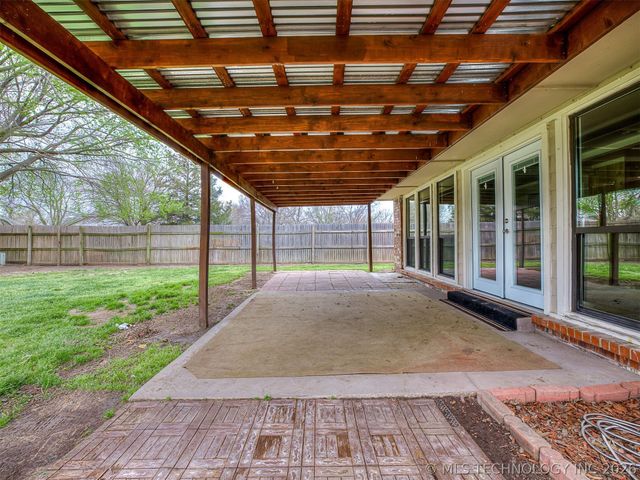 8960 E 16th Place, Tulsa, OK 74112