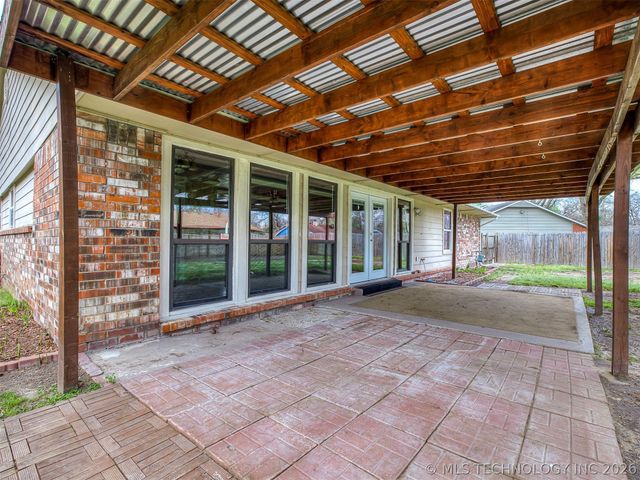 8960 E 16th Place, Tulsa, OK 74112