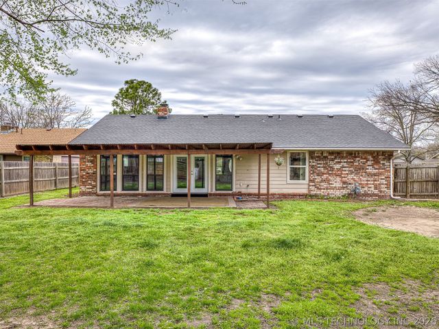 8960 E 16th Place, Tulsa, OK 74112