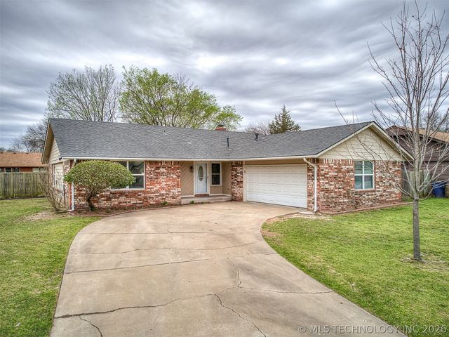 8960 E 16th Place, Tulsa, OK 74112