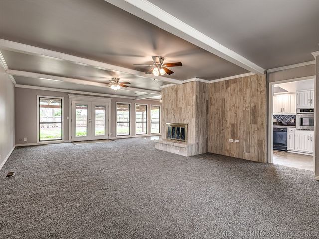 8960 E 16th Place, Tulsa, OK 74112