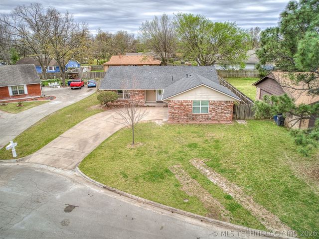 8960 E 16th Place, Tulsa, OK 74112