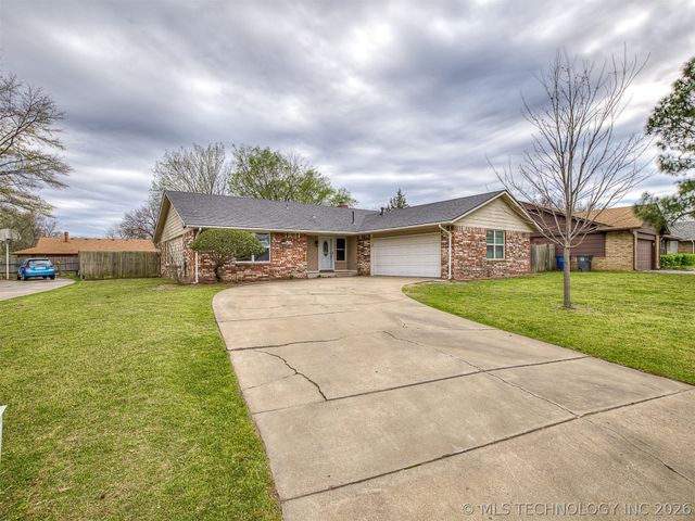 8960 E 16th Place, Tulsa, OK 74112