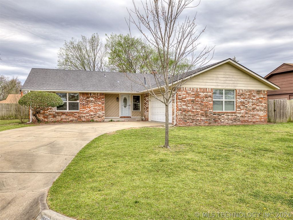 8960 E 16th Place, Tulsa, OK 74112