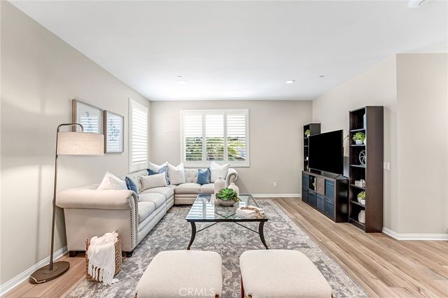 925 E 3rd, Santa Ana, CA 92701