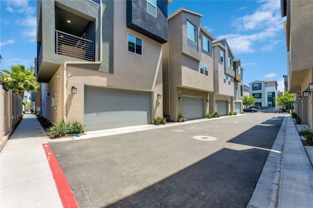 925 E 3rd, Santa Ana, CA 92701